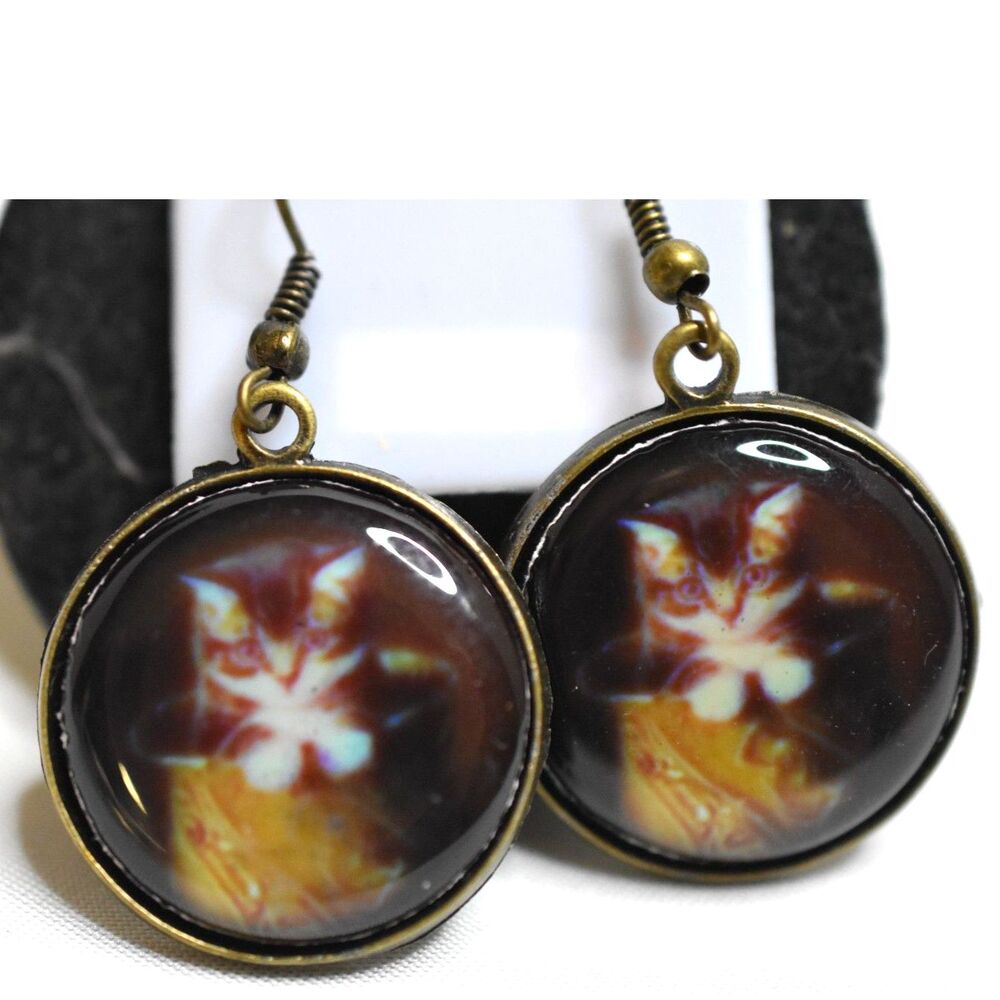 NIP Quirky Posing Kitty Glass Cabochon Dome Brass Tone 2" Dangle Hook Earrings